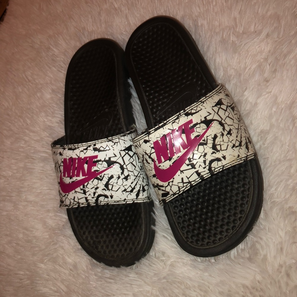 Nike slides